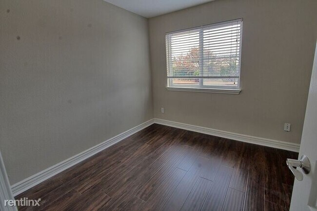 Building Photo - 2601 Cortez Dr