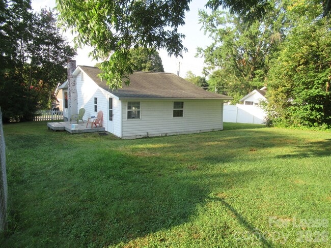 Building Photo - 306 2nd St