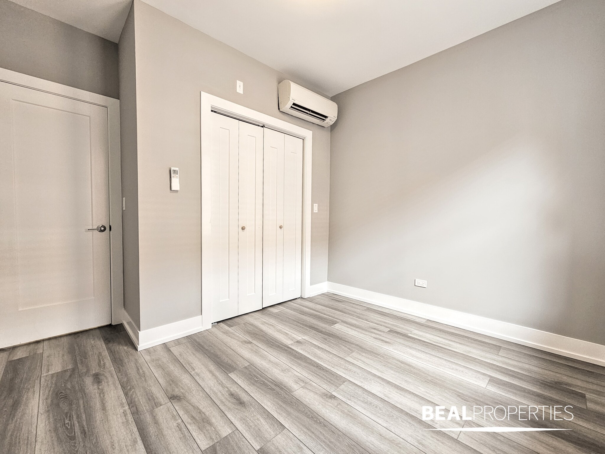 Building Photo - 3935 N Janssen Ave