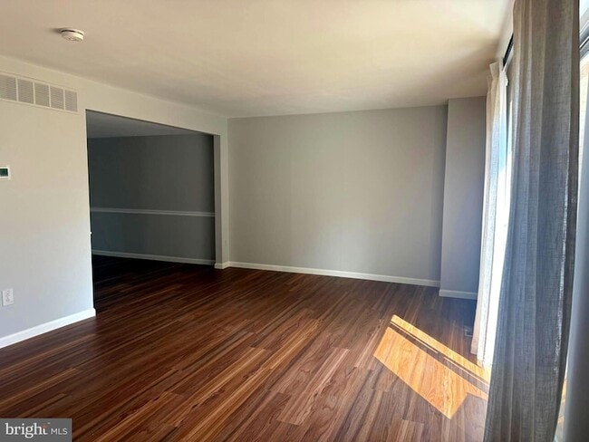 Building Photo - 1 Crotona Ct