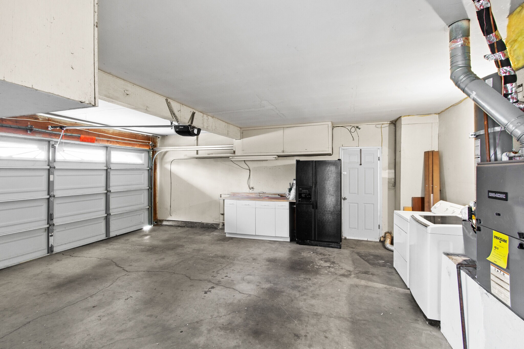 Building Photo - 18123 Delano St