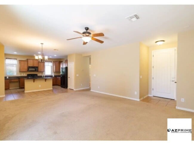 Building Photo - Gorgeous Apartment