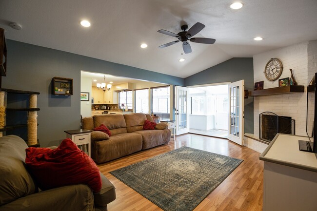 Building Photo - Lovely  3/BR 2/BA Home with Office & Sunro...