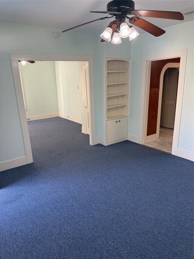 Building Photo - 4407 Avenue S 1/2