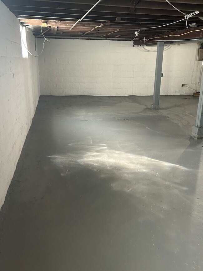 Building Photo - Updated 2/3 Bedroom Bedroom Austintown Home for Rent