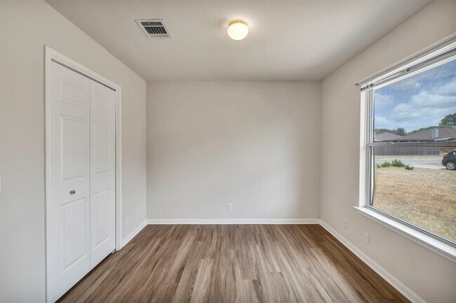 Building Photo - 216 Meadowside Dr