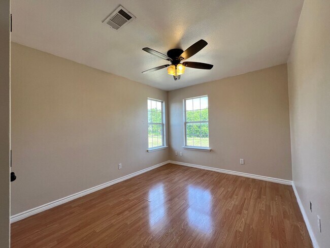 Building Photo - Temple West Gem!