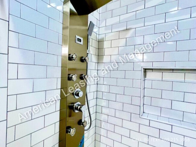 Building Photo - Adorable 2 Bedroom Home in Groves!