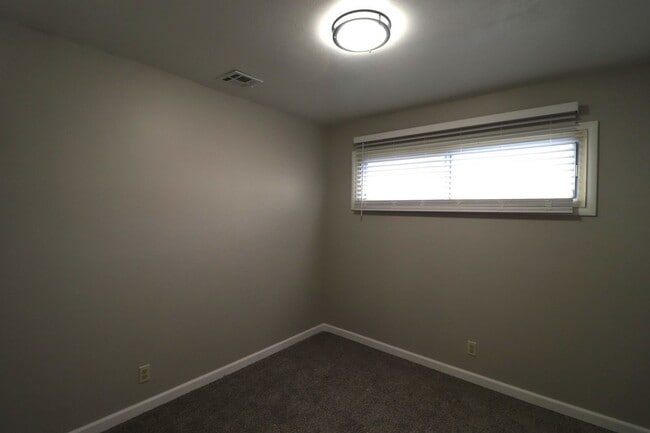 Building Photo - Charming 3 bedroom home on Corner Lot!