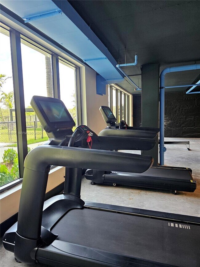 Building Photo - 4400 W Sunrise Blvd