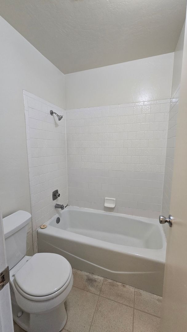 Building Photo - 7008 N Half Moon Dr