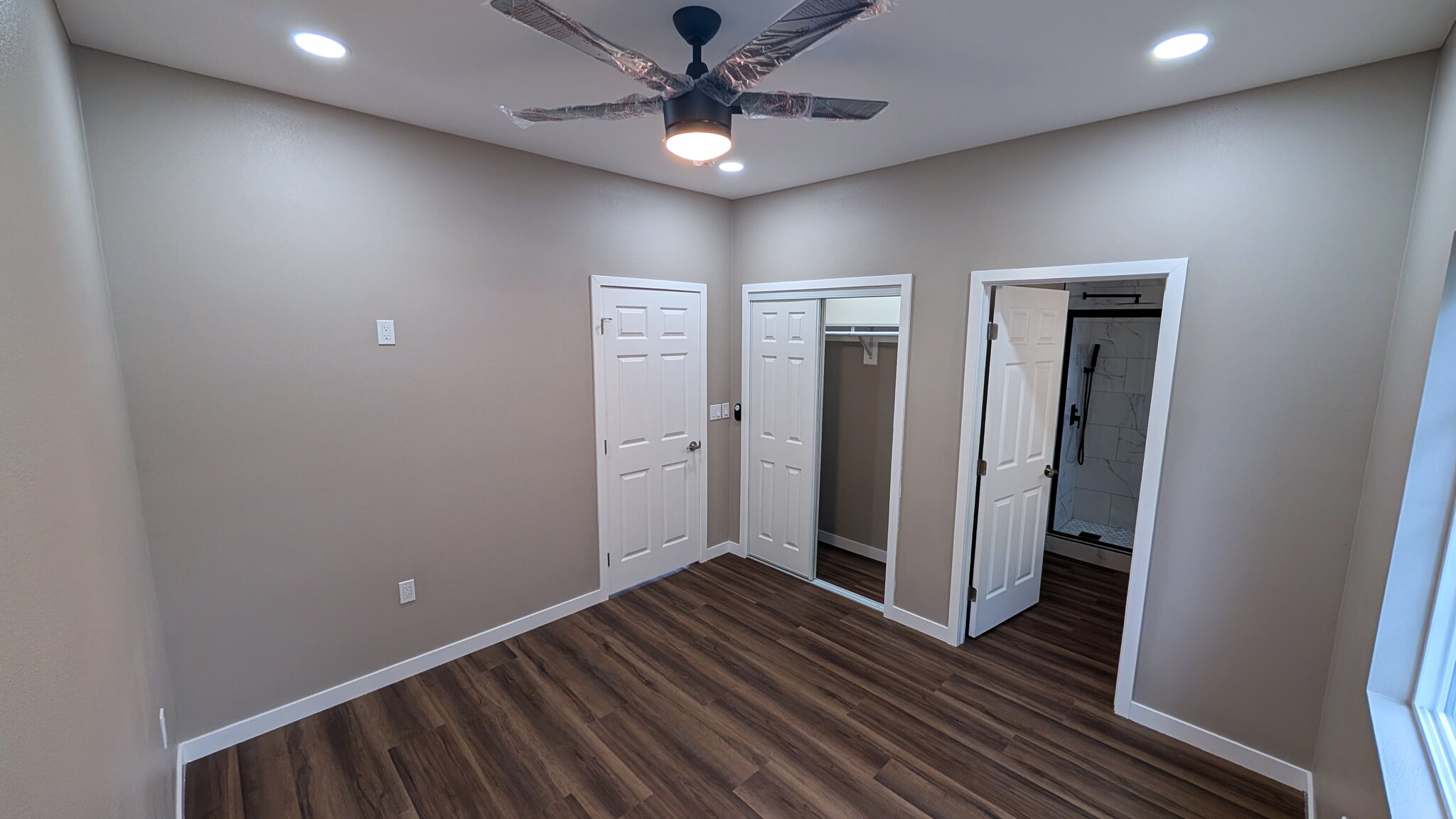 Master Bedroom with full bathroom and closet Master Bedroom with full bathroom and closet - 14962 Lambert Rd