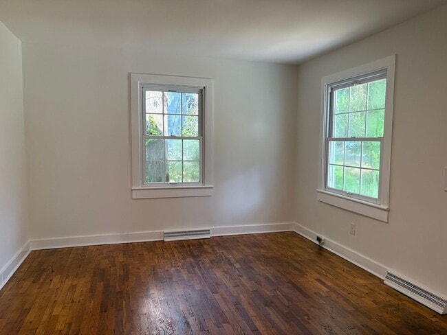 Building Photo - 2 Bedroom, 1 Bathroom House in Winston-Salem!