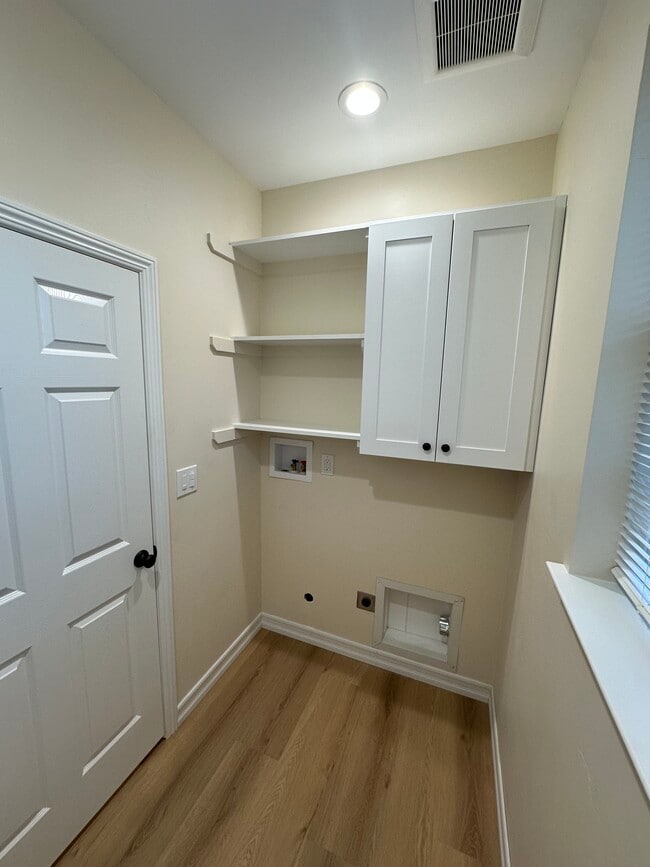 Building Photo - 12 Mast Ct