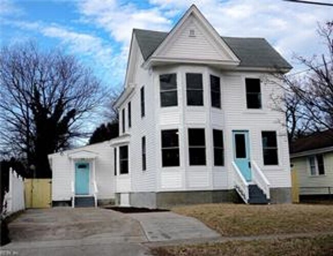 Building Photo - 1350 W 38th St