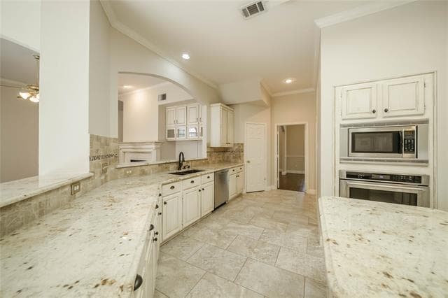 Building Photo - 1204 Bel Air Dr