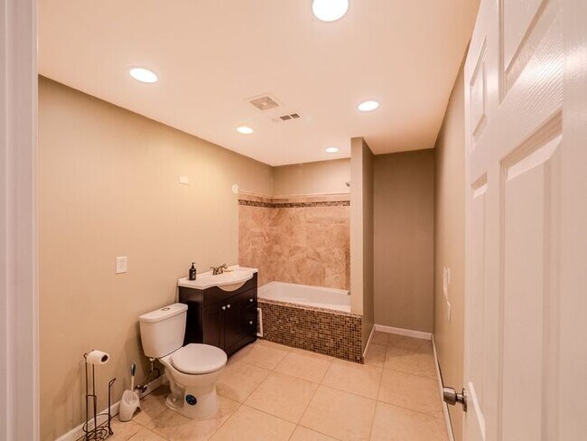 Building Photo - 12872 Waterside Dr