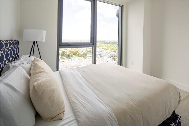 Building Photo - 121 NE 34th St