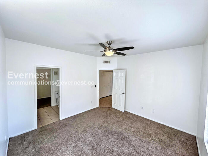 Building Photo - 5922 W Vegas Dr