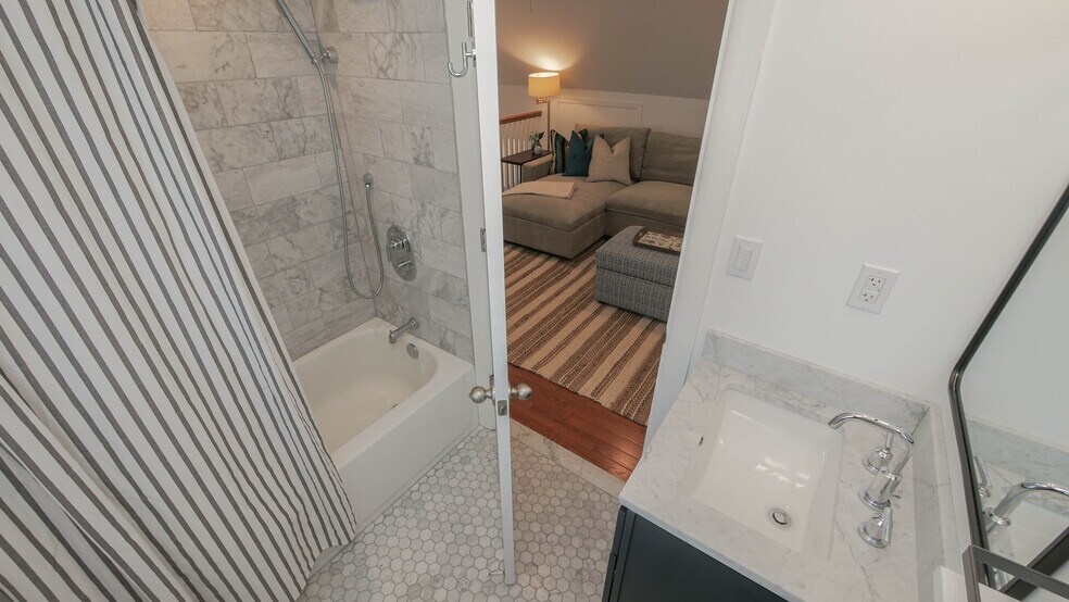 Building Photo - 12 N Delavan Ave