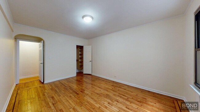 Building Photo - 124 E 24th St