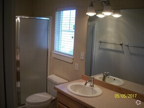 Building Photo - 3 Bedroom 3 Bathroom House Located Near a ...