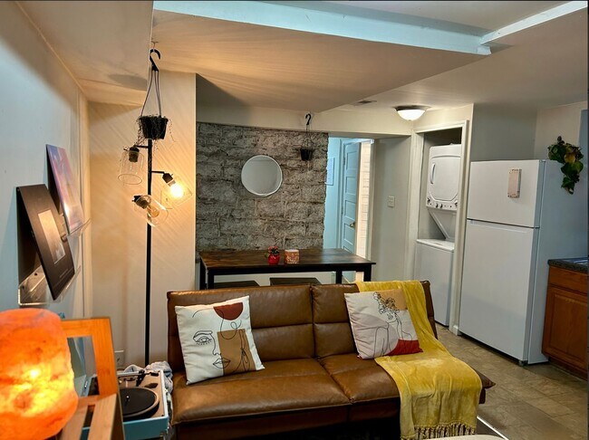 Building Photo - THREE 2 BEDROOM APARTMENTS IN THIS BUILDIN...