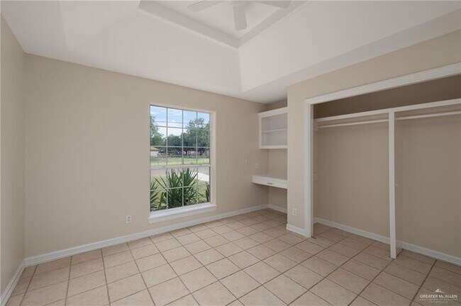 Building Photo - 2403 Sunset Ln