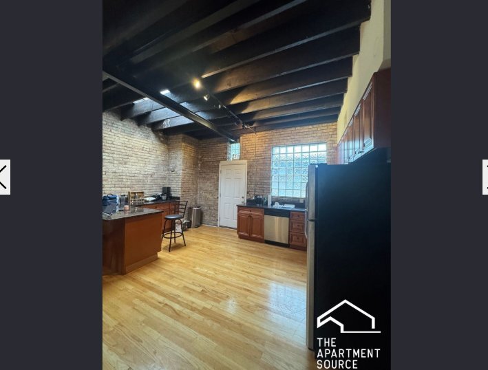 Building Photo - 916 W Belmont Ave
