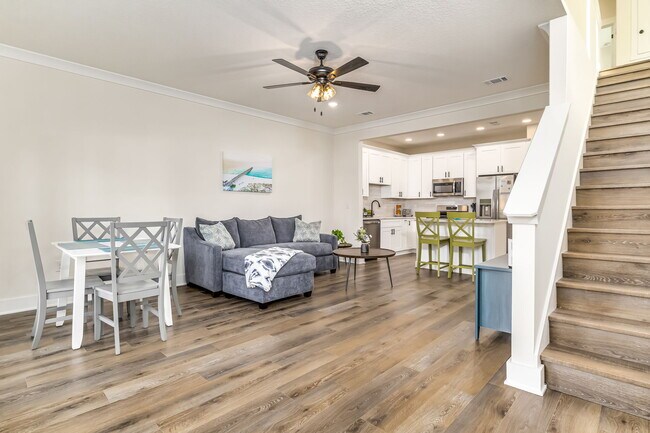 Building Photo - 520 N De Villiers St