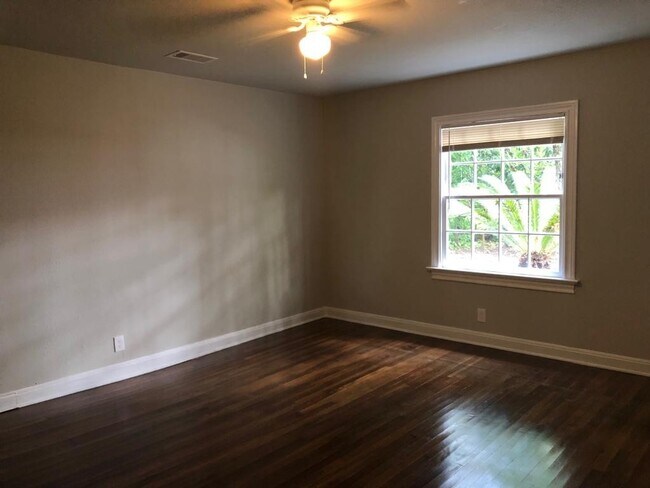 Building Photo - Move in Ready in Central Houston, 2 Bed/1 ...