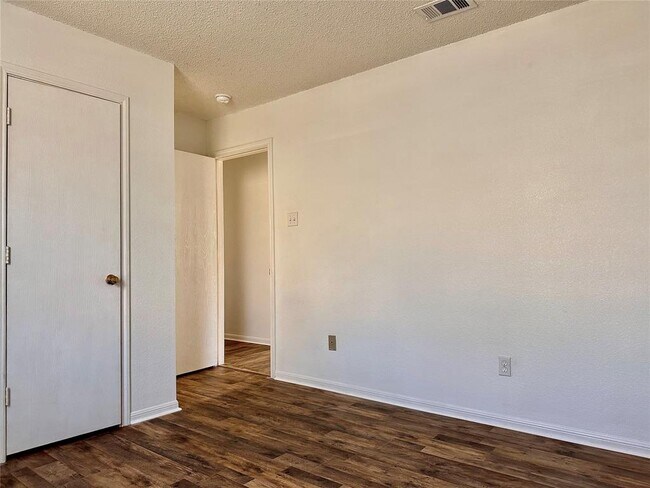 Building Photo - 4302 Janelle Dr