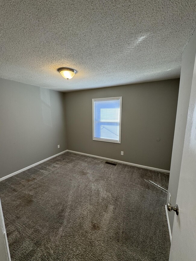 Building Photo - 121 Aqua Ct