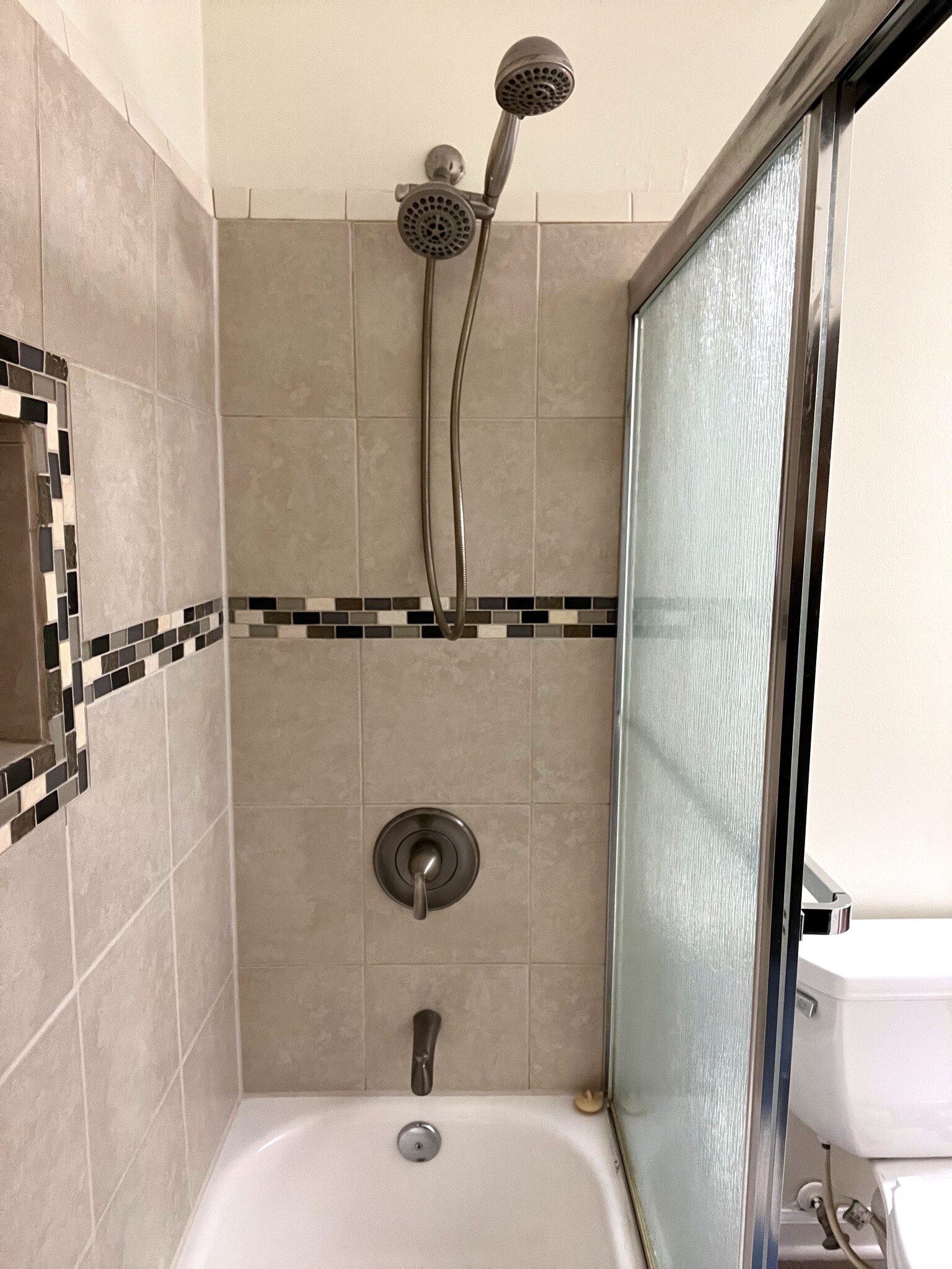 Bathtub - 1035 Willow Green Dr