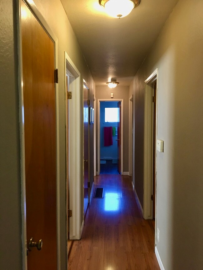 Building Photo - 1121 W Churchill St