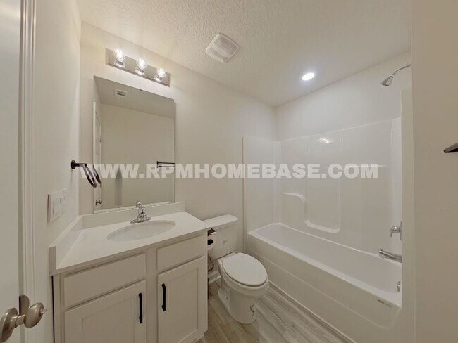 Building Photo - Spacious 5-Bedroom Home in Shoal River Community with Modern Features and Community Pool Access!