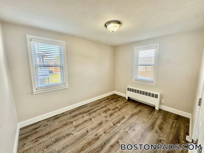 Building Photo - 108 Shawomet Ave