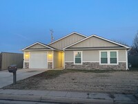 Building Photo - Hard to Find! 4 bedroom, 2 bath home in  W...