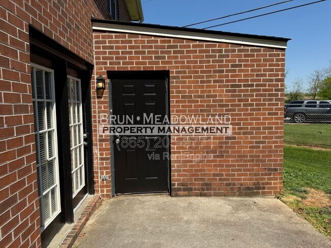 Building Photo - 9101 Parktop Ln NW