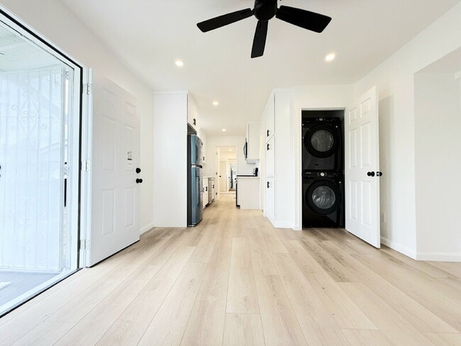 Building Photo - 1163 1/2 East 70th Street