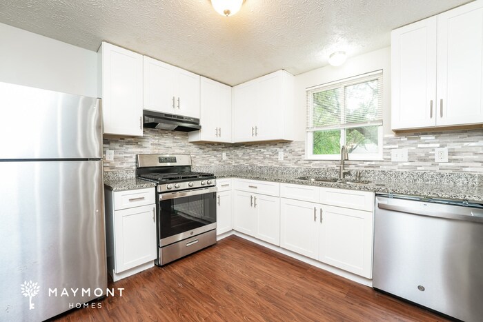 Building Photo - 2130 Scarbrough Dr