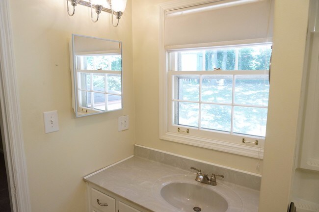 Building Photo - 1058 18th Ave NW