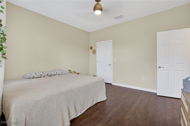Building Photo - 10825 Alvara Way