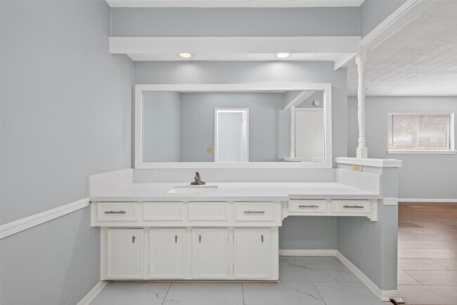 Building Photo - 5703 Green Timbers Dr