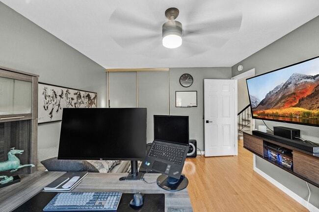 Building Photo - Large, Remodeled 3Bed/2.5Ba Townhome in Ha...