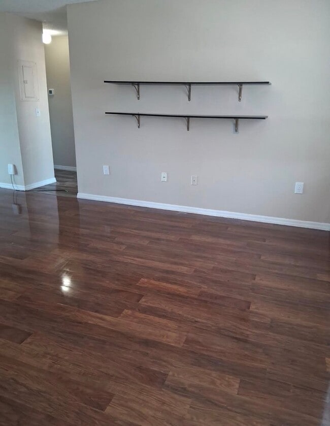 Building Photo - Cozy 2 Bedroom Condo in Central Lakeland!