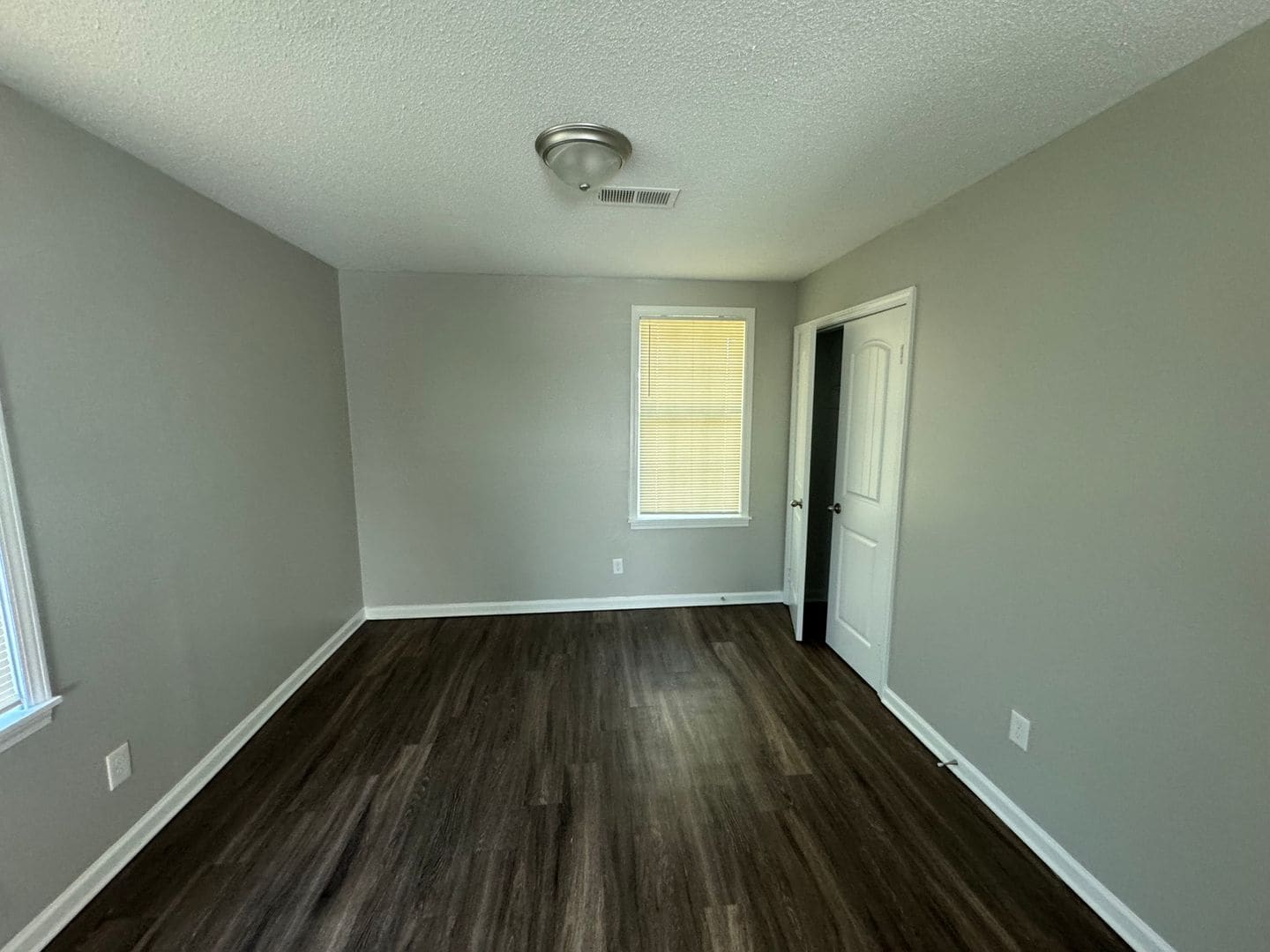 Building Photo - 4628 Windward Dr