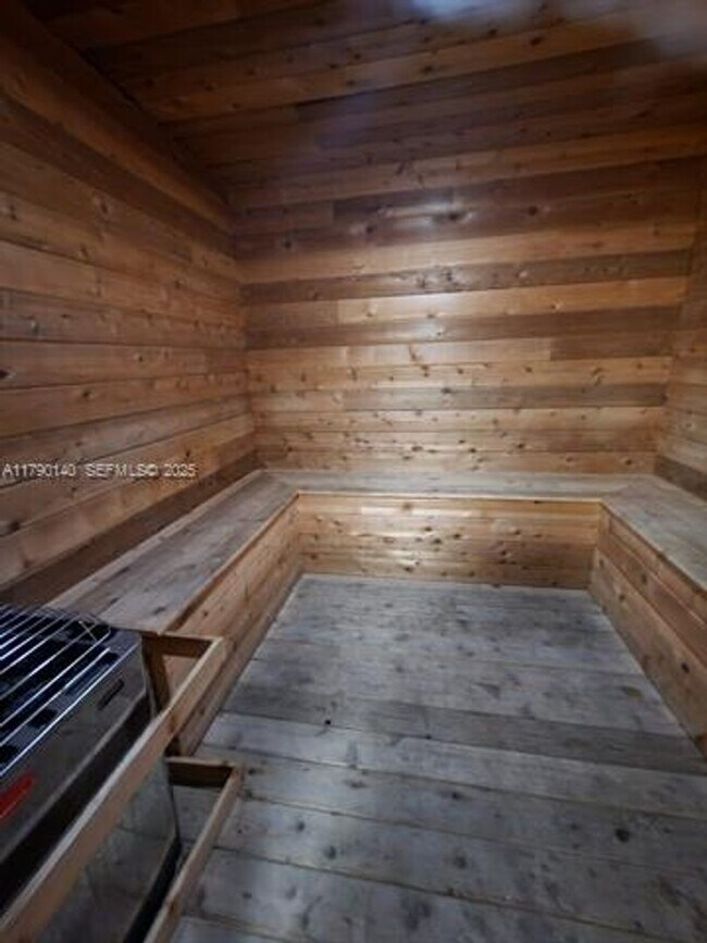 Building Photo - 170 SE 14th St