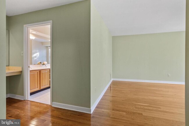 Building Photo - 210 Bullock Dr