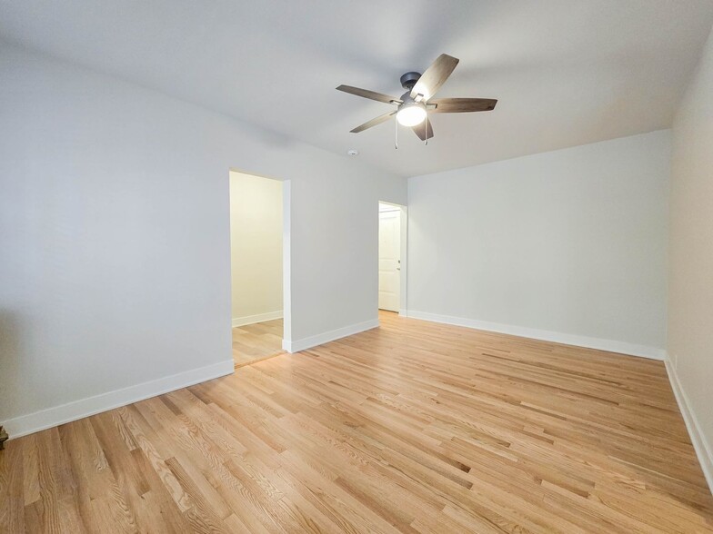 Building Photo - 623 W Briar Pl